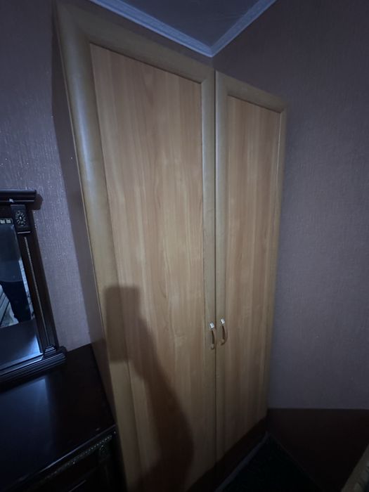 Спальный кровать и два шкафа