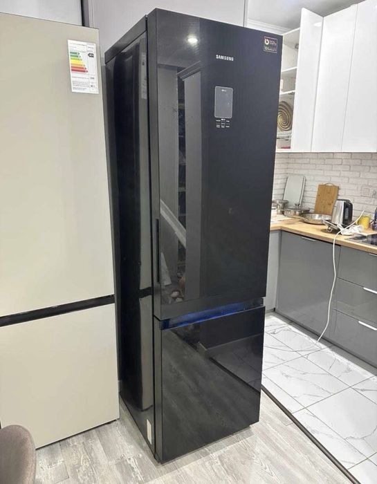 Рабочи холодильник SAMSUNG