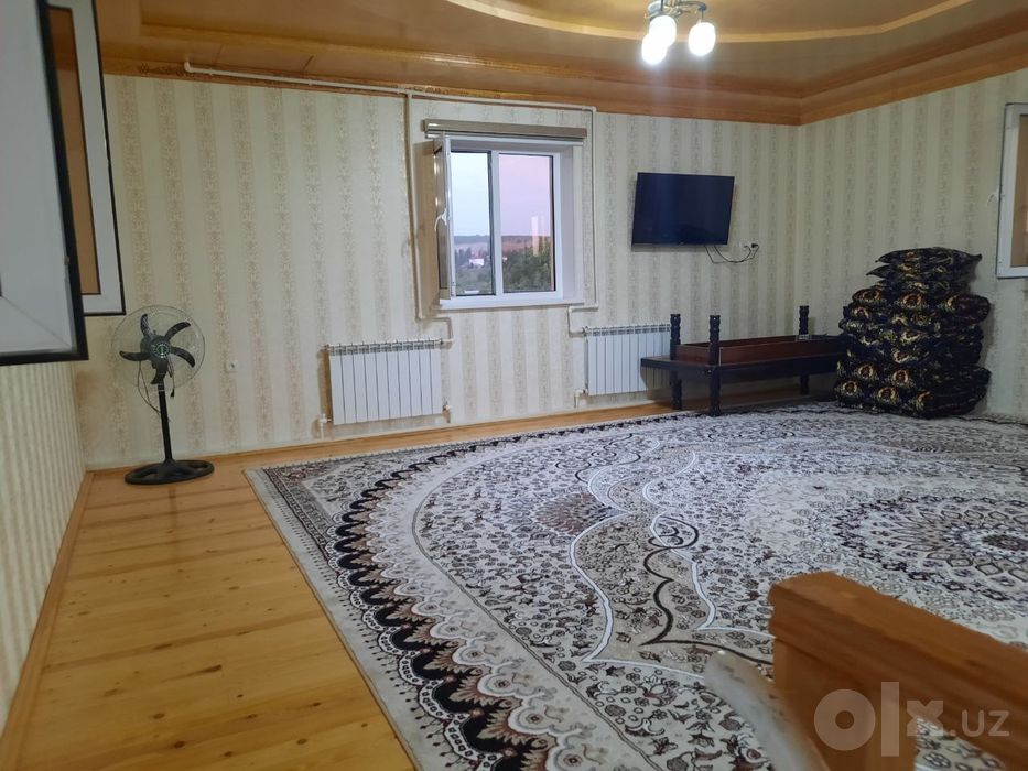 Bo'stonliqda dacha sotiladiБўстонлиқда дача сотилади.Tayyor biznes uy