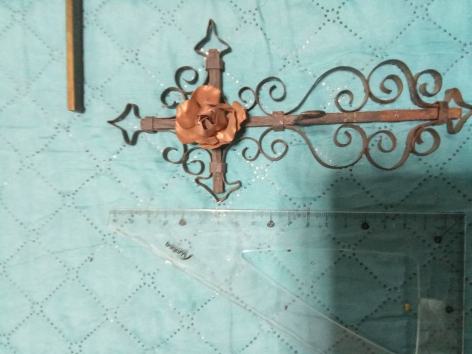 Два метални винтидж кръста