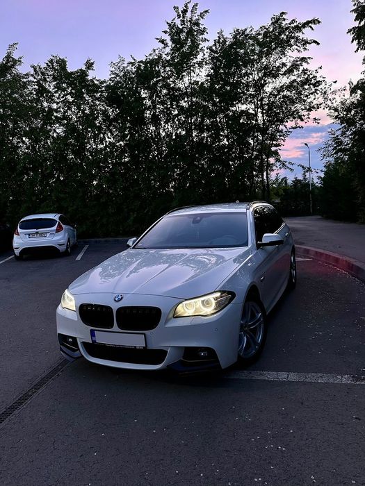 BMW Seria 5 BMW 520D xdrive • 4 butoane • M interior/exterior