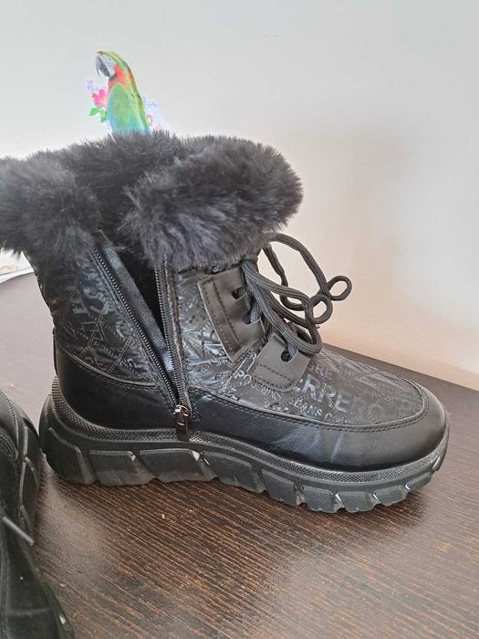 Топли зимни боти, като нови
