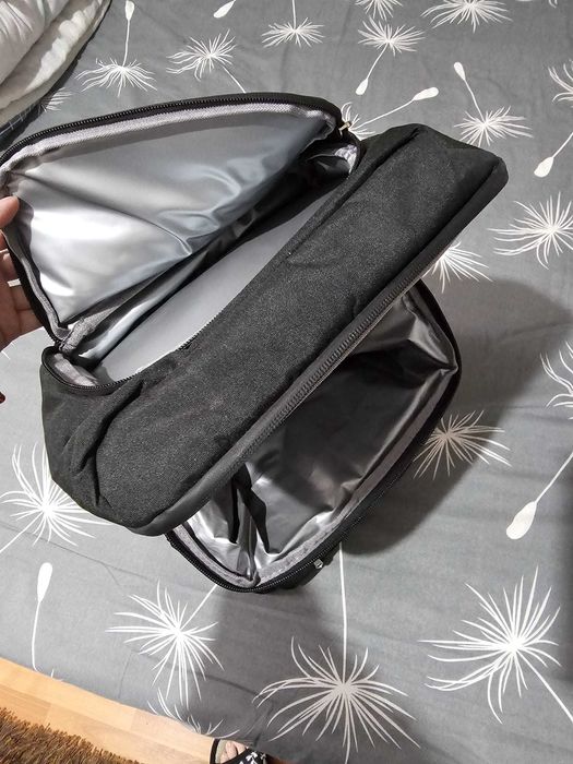 Geanta frigorifica/Rucsac termic cu desfacator de sticle