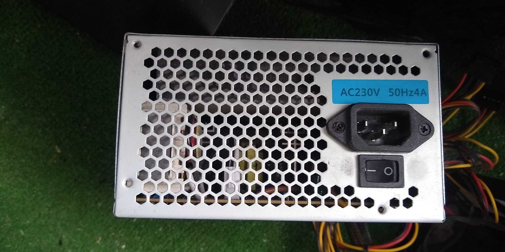 Продавам захранване за компютър 550W-Марка Delux