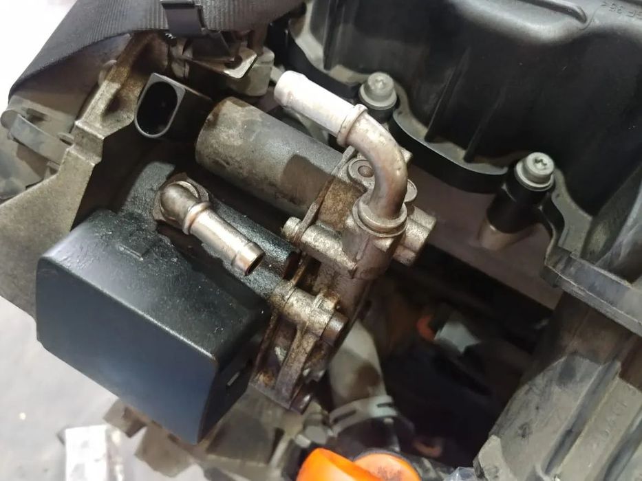 pompa inalta 1.6 tdi cay  vw polo 6r  caddy 3 golf 6 audi a3 8p1 seat altea 5p ibiza 4  03l130755e