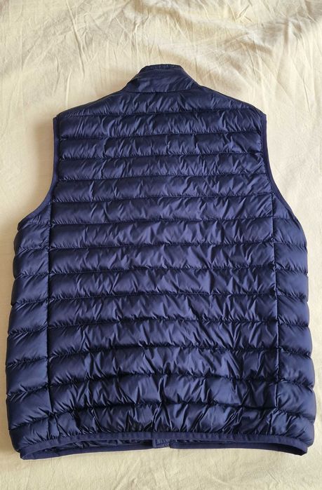 Vesta neagra Replay