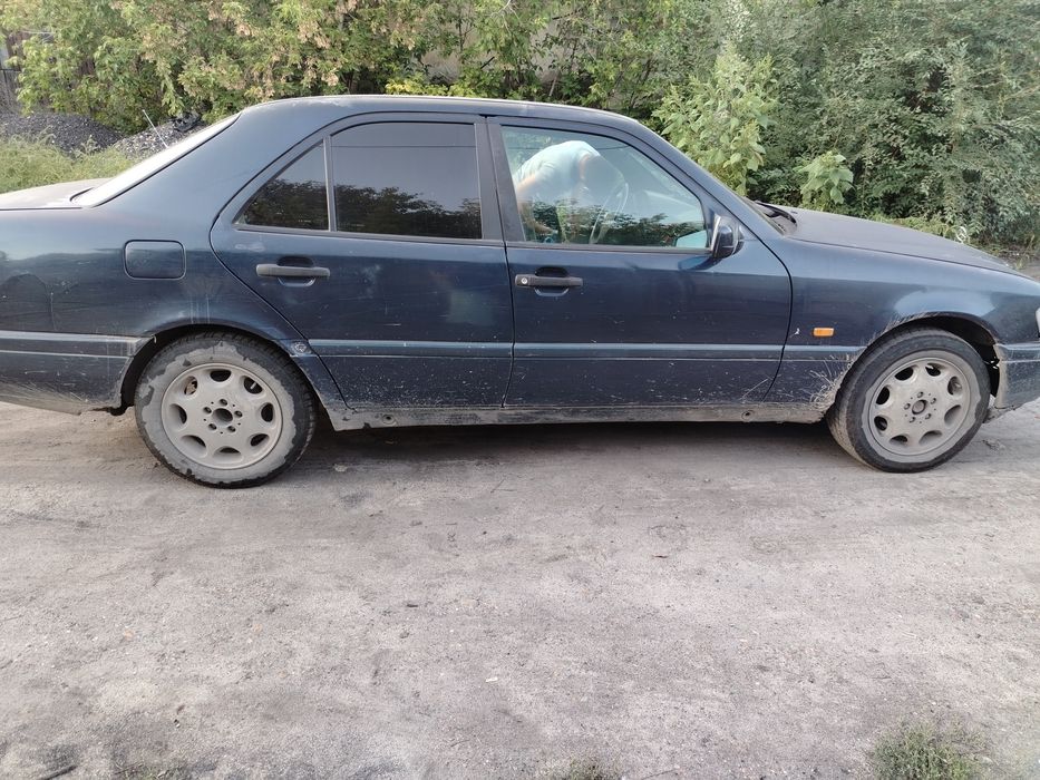 Продам срочно машина мерс сешка,