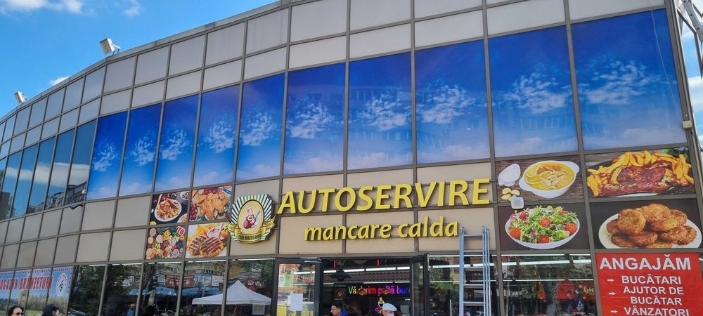 Casete luminoase, totem, decorare magazine