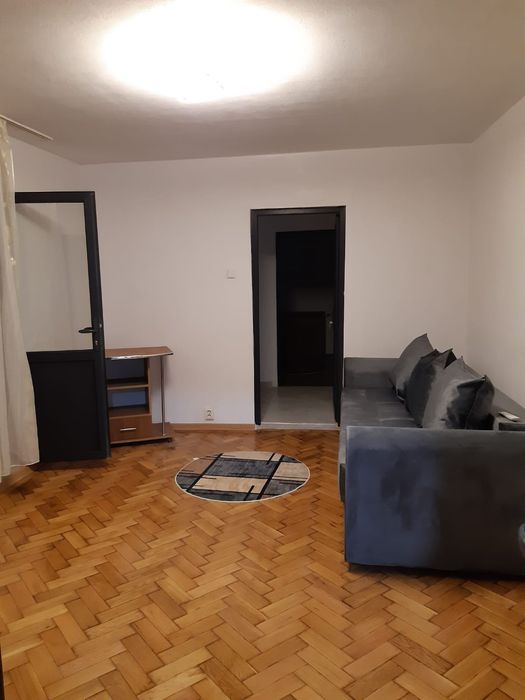 Vand apartament 2 camere semidecomandat caransebes