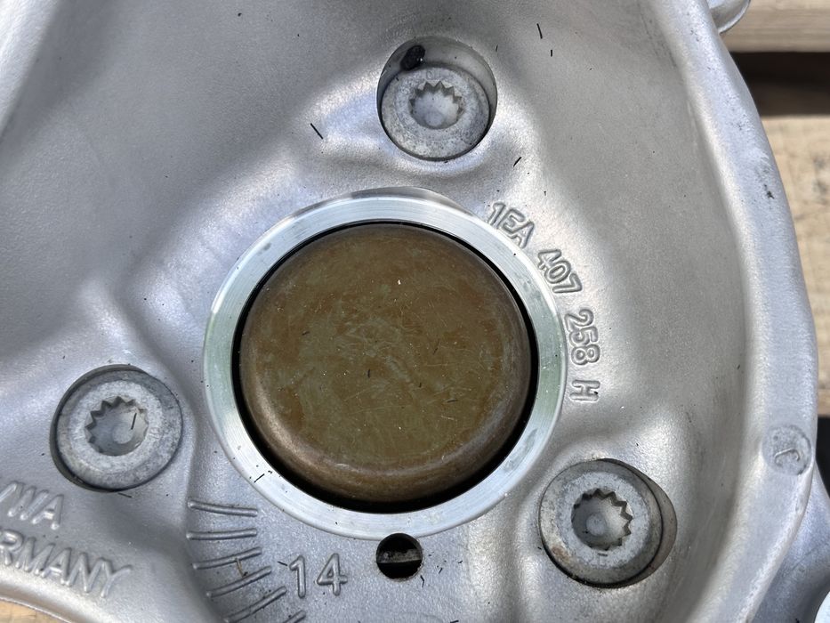 Десен шенкел AUDI Q4 VW ID.3 ID.4 ID.5 1EA407258H