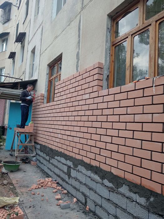 Кладка кирпич балкона