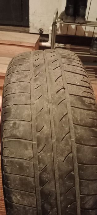 Продам летнюю резину на 15