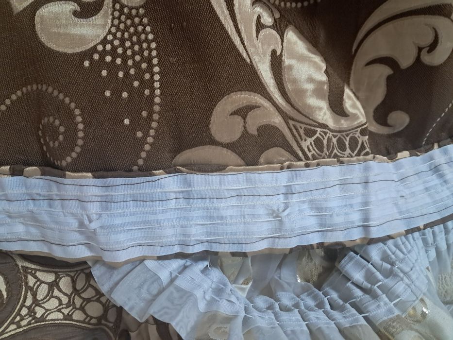 Продам два комплекта штор с тюлем.