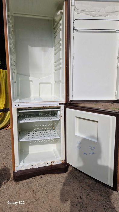 Холодильник indesit