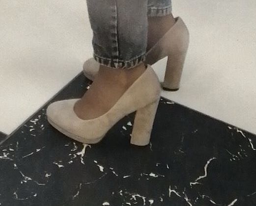 Бежевые туфли, замшевые