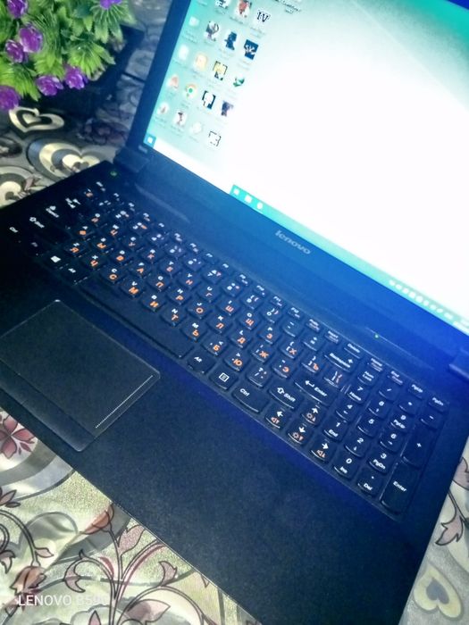 Ноутбук сотилади