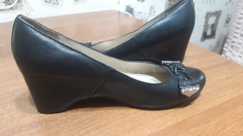 Продам женские туфли