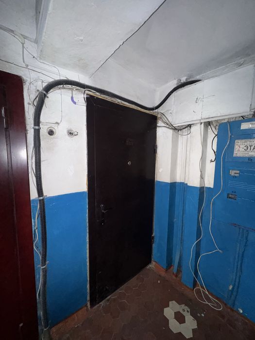 Продам входную дверь металлическую