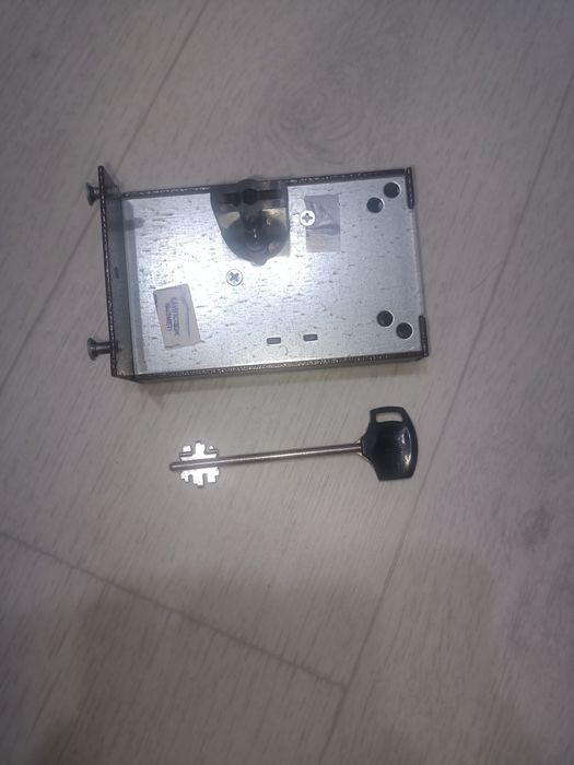 Продам замок дверной
