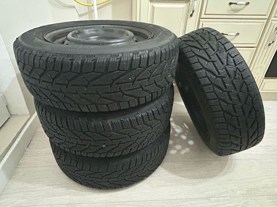 Продается шины TIGAR 215/60/16