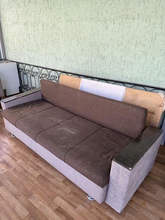Продам диван.