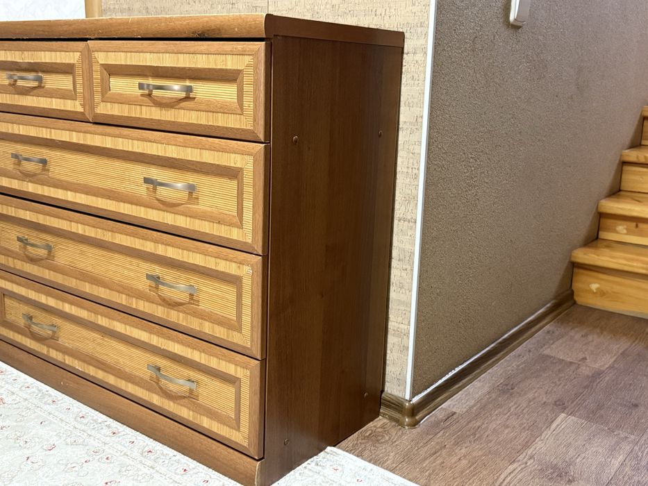 Продам шкаф и тумбу для прихощей