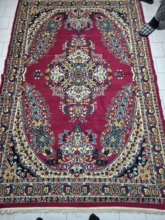 Персийски килим бордо цвят