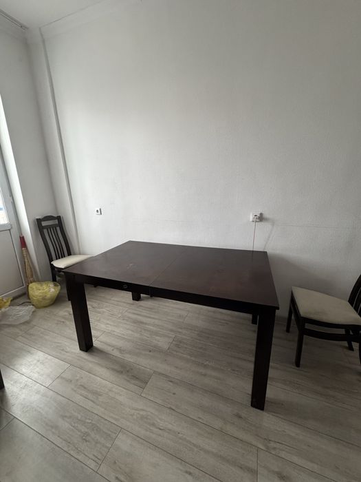 Продам стол обеденый