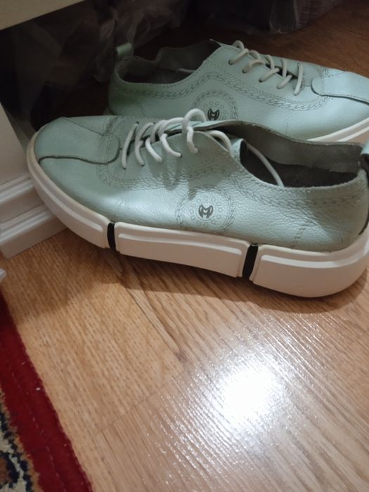 Продам кожаные мокасины