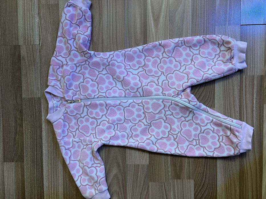 Теплый комбинезон на малышку