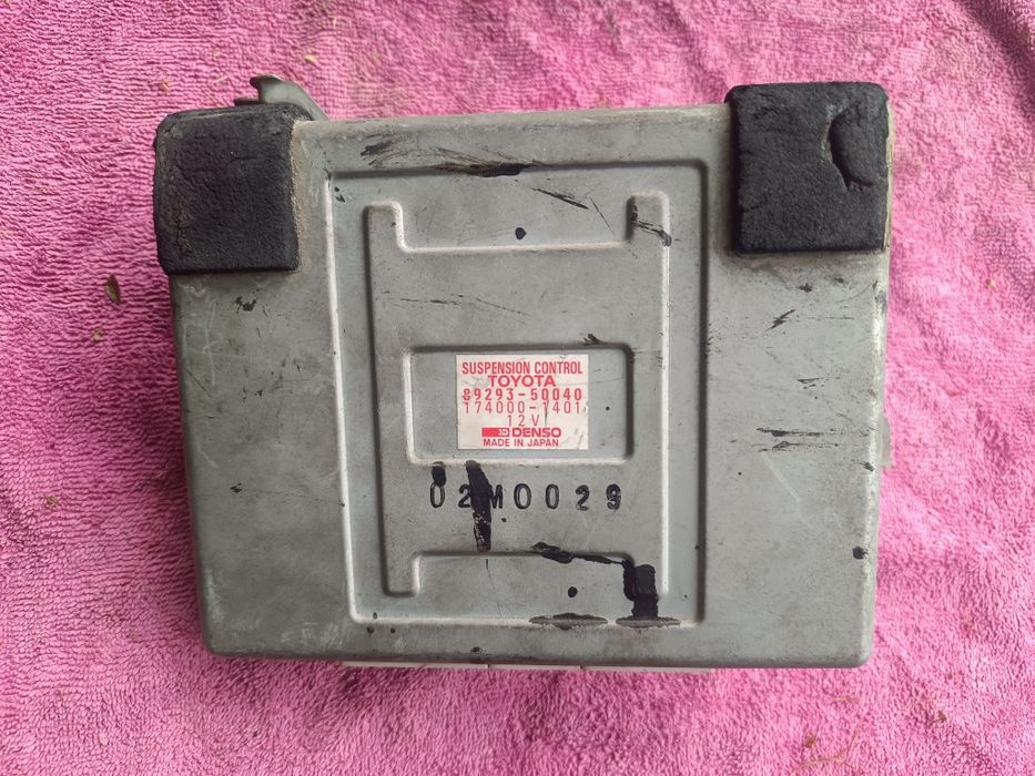 Блок управления подвески LEXUS LS400