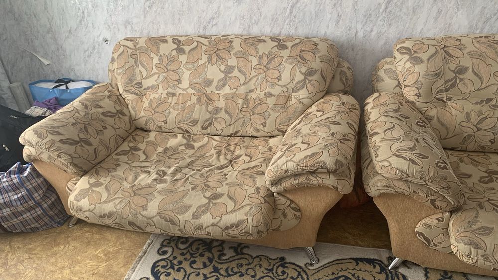 Диван с гостиной