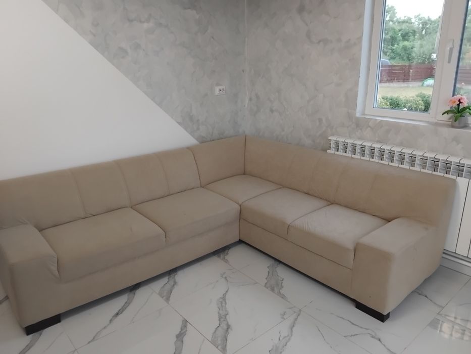 Vând coltar fix pentru mai multe detalii la nr de telefon are dimensiunea 2,40x2,10