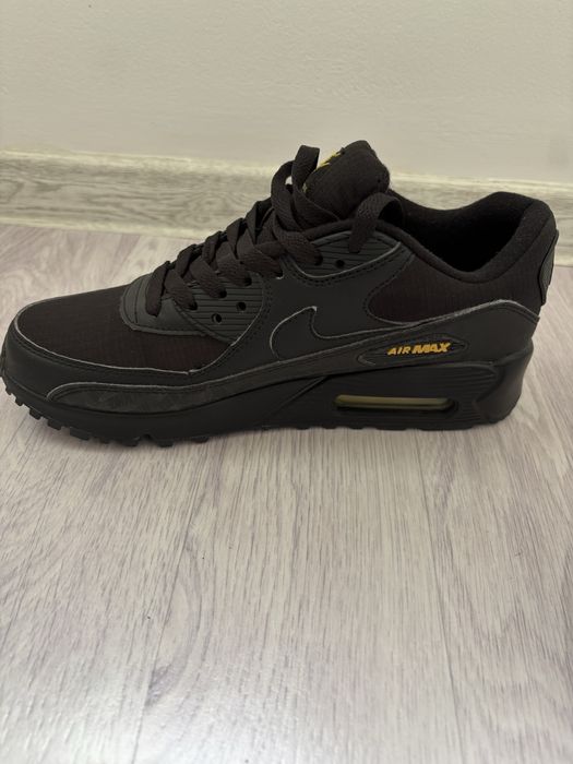 Продаю стильные кроссовки Nike Air Max 90