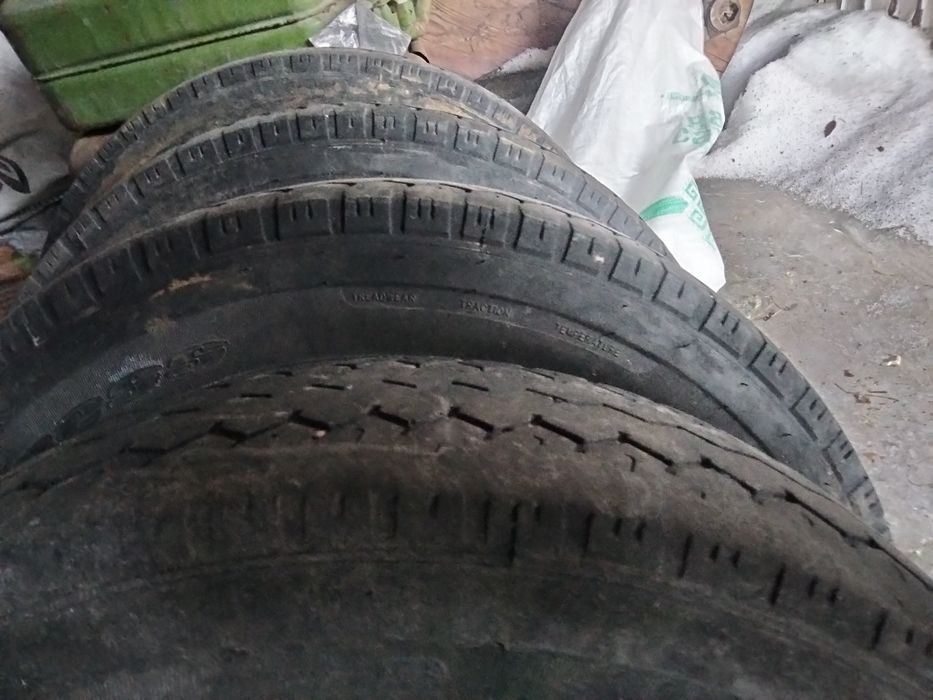 Продам резину на газель.