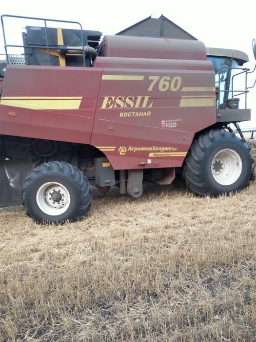 Комбайн Есиль 760