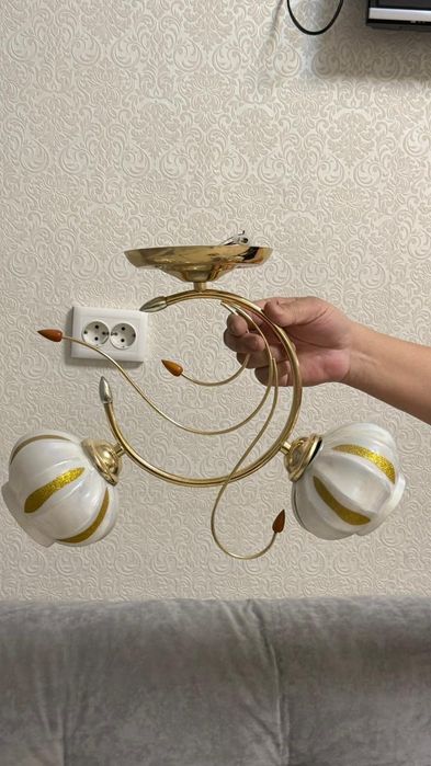 Продам красивую люстру