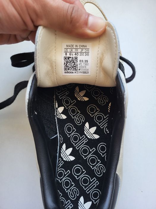 Продам Adidas кеды
