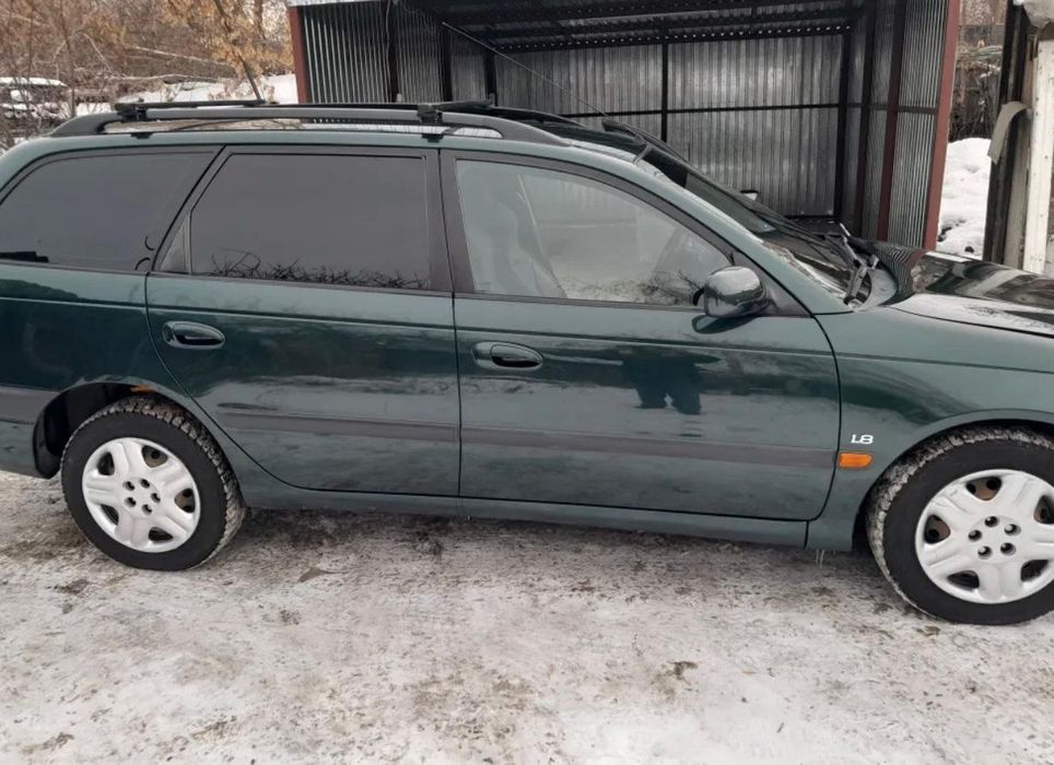 Продам машину Тойоту срочно.