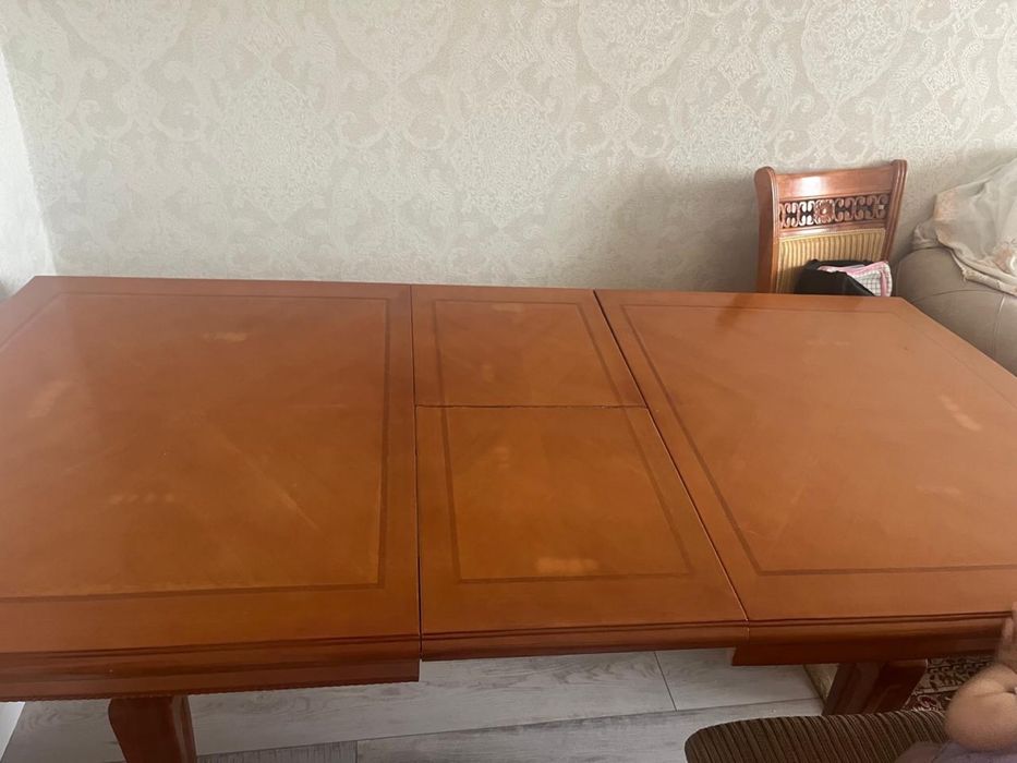 Продается деревянный стол(малайзиискийй) +стулья 8шт