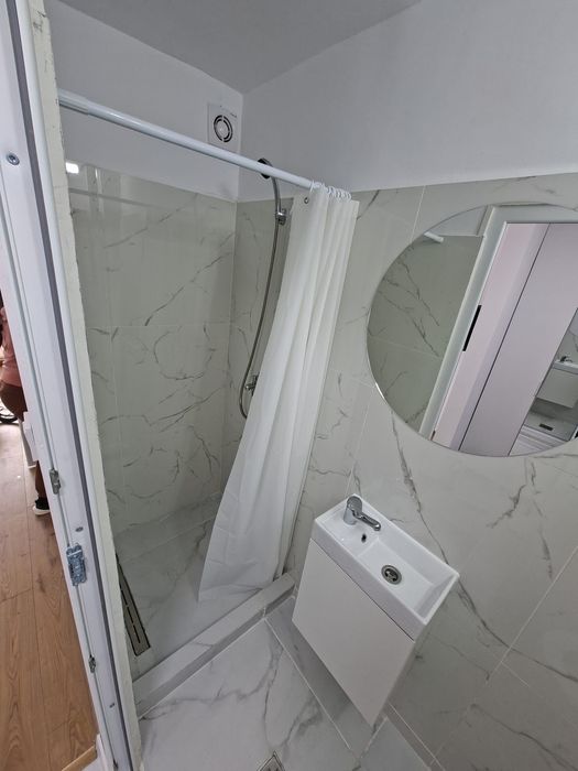 Gars 22 mp total renovată, de inchiriat