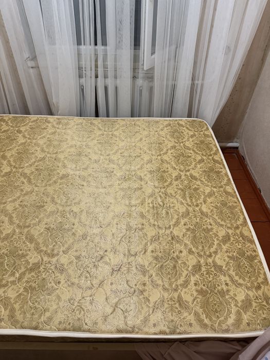 Спальный кровать продам диван