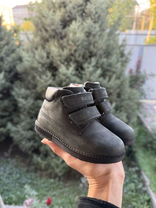 Продам детскую обувь