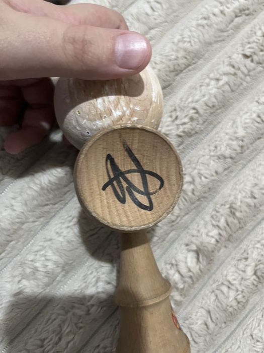 Kendama Europe Record Plus semnata de Xremus