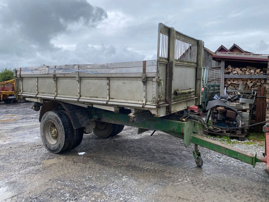 Remorca basculabila pe 3 parti 15 tone, 4.50 m x 2.20 m