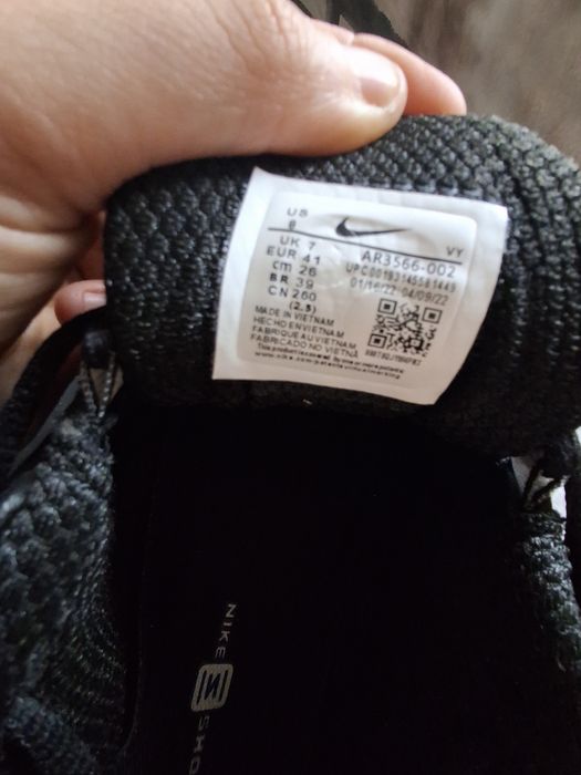 Продавасе нови  оргинални обувки веднъш  са пробвани.