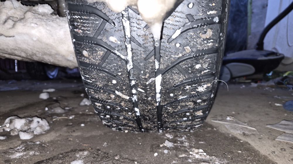 Продам резину состояние хорошее.