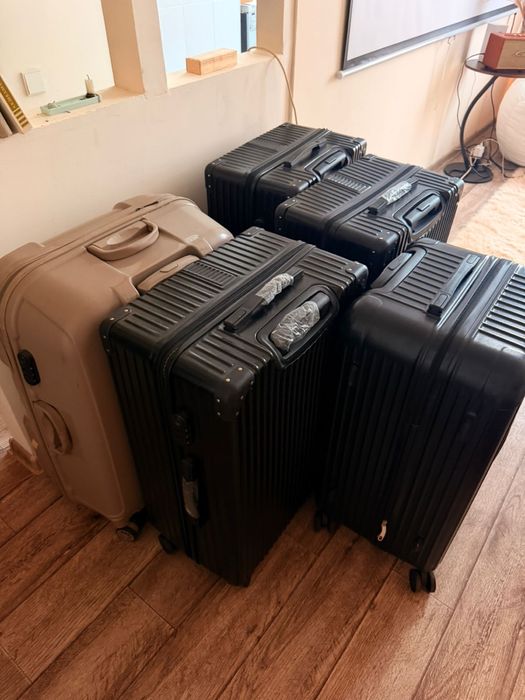 Продается чемодан.