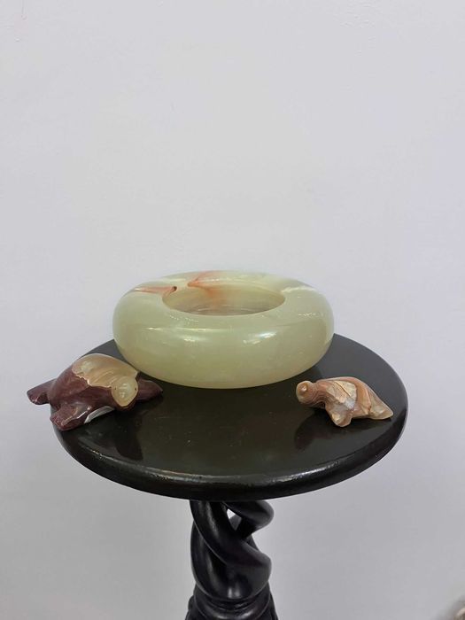 Set scrumiera mare si doua statuete onix vechi bibelou bibelouri