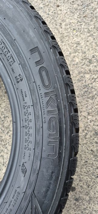 4 anvelope iarna Nokian 215/60/17.Pretul este pe bucata.